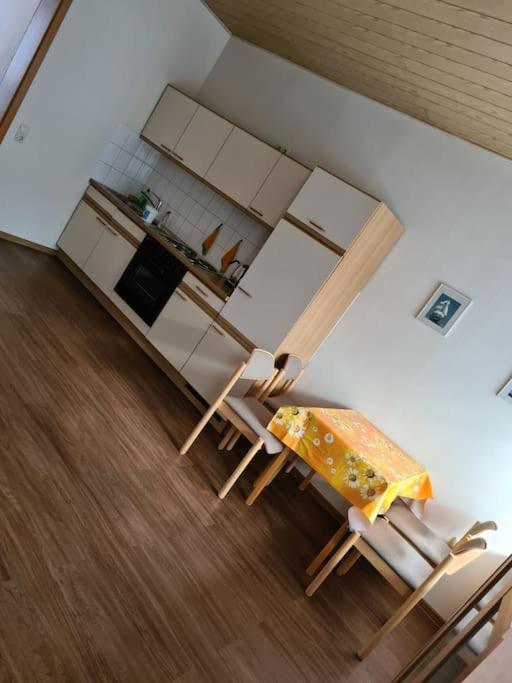 Gemuetliche Ferienwohnung Am Waldrand Elgersburg Exterior photo